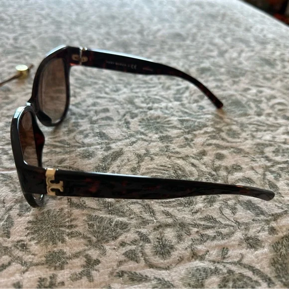 Tory Burch Sunglasses - Picture 5 of 8